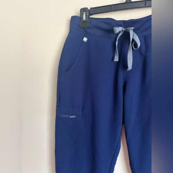 FIGS “Navy Blue” Zamora Jogger Scrub Pants Size Medium Petite - Picture 2 of 6